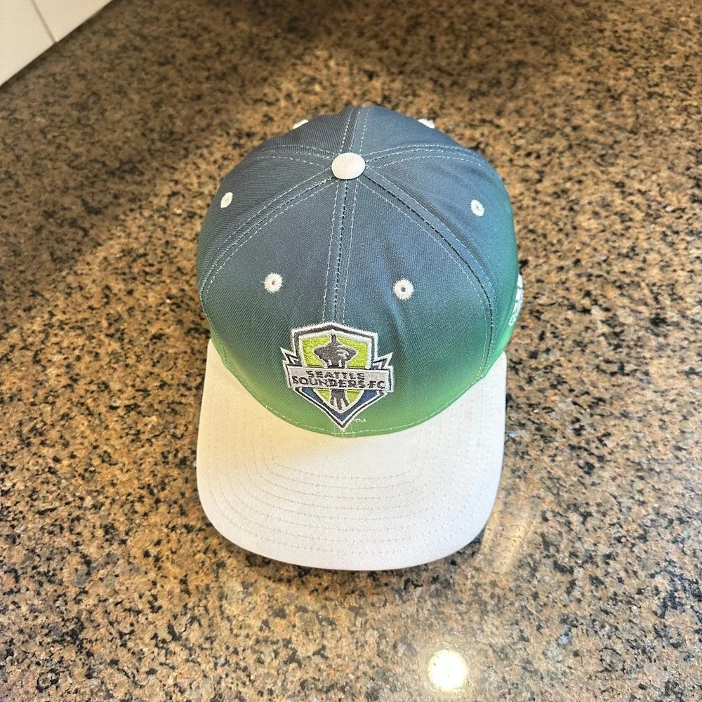 Seattle Sounders FC Hat‎ Adidas Snapback Men's OSFA Ombre Green White MLS